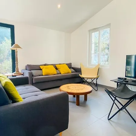Villa Contemporaine à Proximité De La Et Du Centre Village