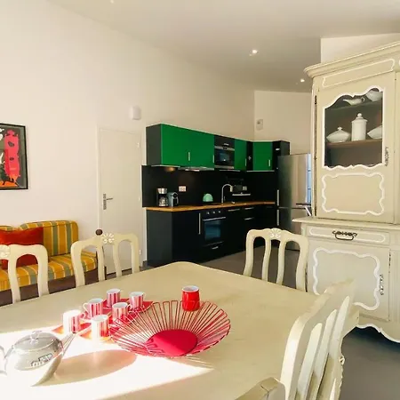 Villa Contemporaine A Proximite De La Et Du Centre Village *