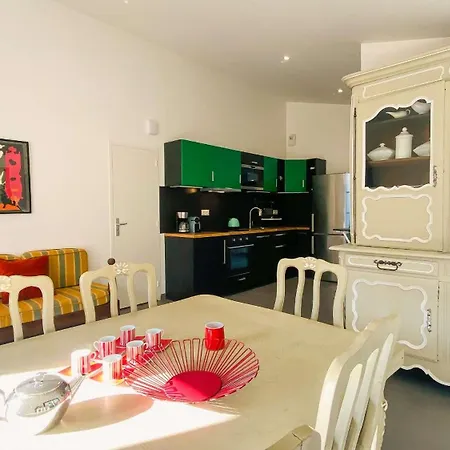 Contemporaine à Proximité De La Et Du Centre Village Villa