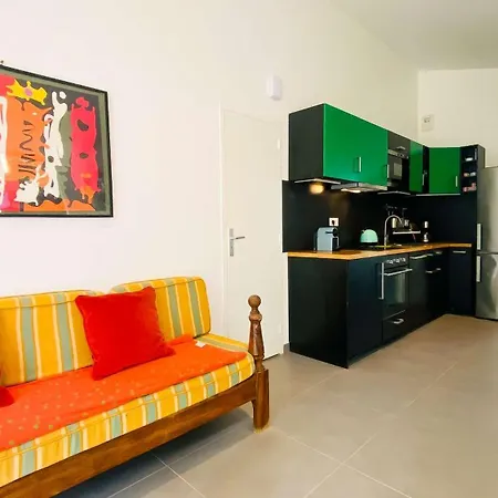 Villa Contemporaine à Proximité De La Et Du Centre Village