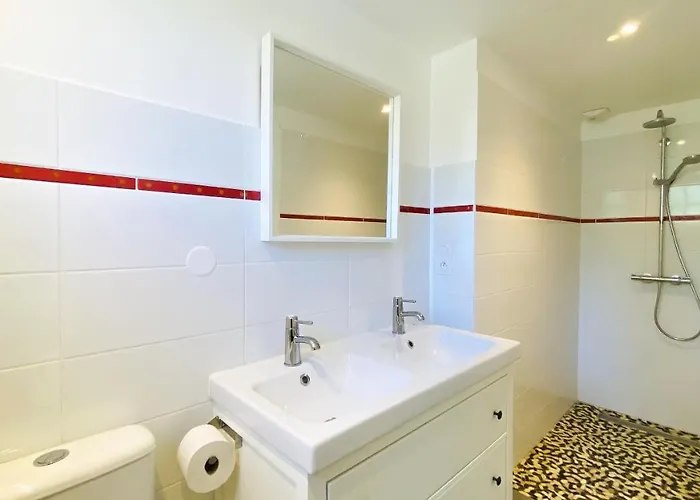 Contemporaine à Proximité De La Et Du Centre Village *