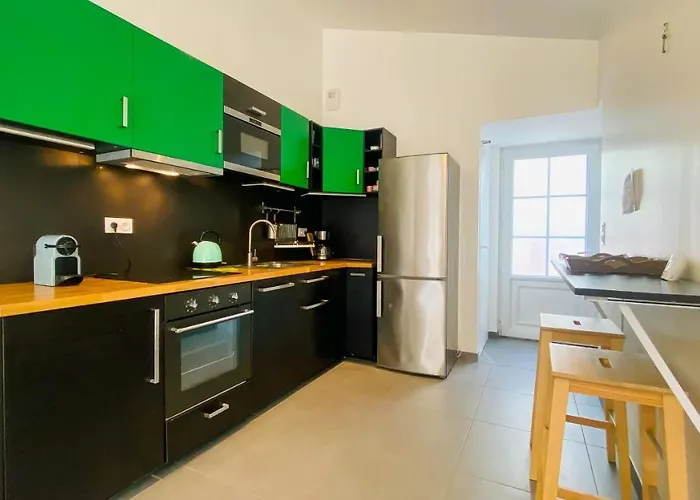 Contemporaine à Proximité De La Et Du Centre Village *