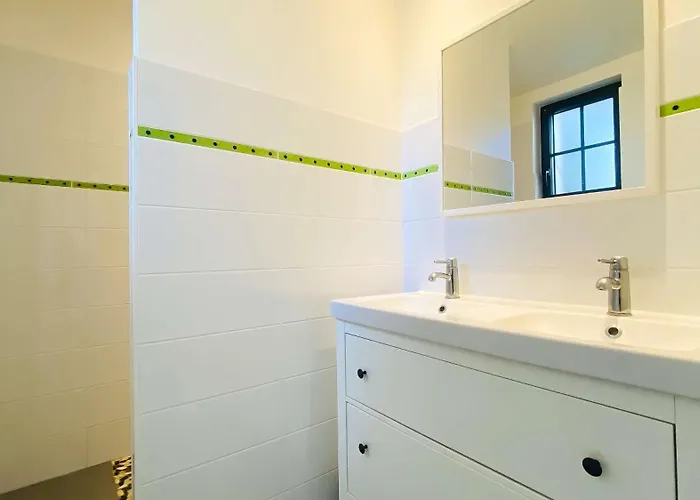 Contemporaine à Proximité De La Et Du Centre Village Villa *