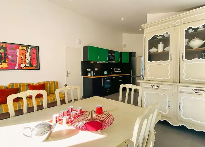 Contemporaine à Proximité De La Et Du Centre Village Villa