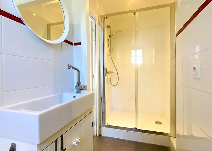 Contemporaine à Proximité De La Et Du Centre Village